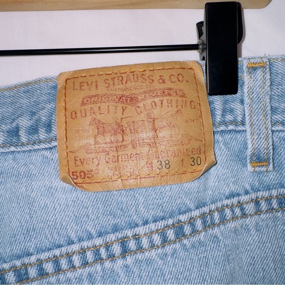 Levi's 505 Light Wash Denim High Waisted Cut Off Jean Shorts *see measurements* - Picture 4 of 5